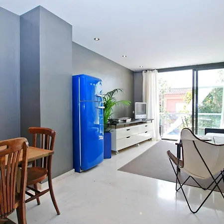 Blue Fridge - Blue Fridge - Ideal For Couples, Near And Well Connected *