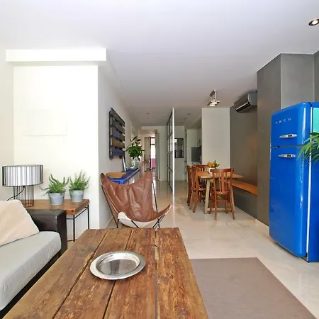 Apartment Blue Fridge - Blue Fridge - Ideal For Couples, Near And Well Connected