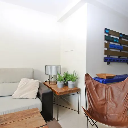 Apartment Blue Fridge - Blue Fridge - Ideal For Couples, Near And Well Connected *
