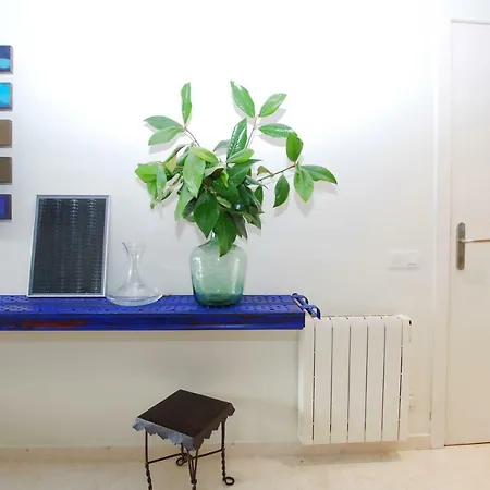 Blue Fridge - Blue Fridge - Ideal For Couples, Near And Well Connected *